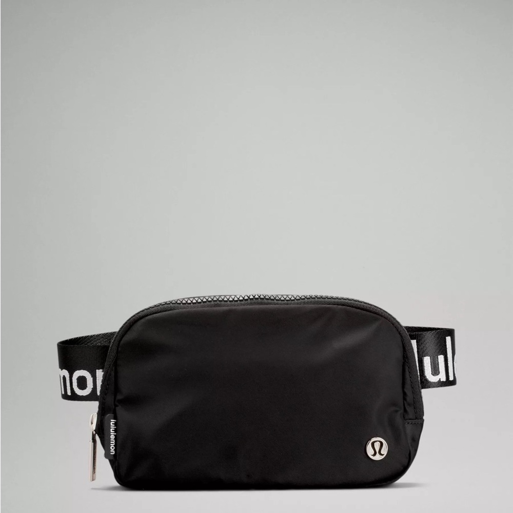 NWT Lululemon Everywhere Belt Bag WORDMARK